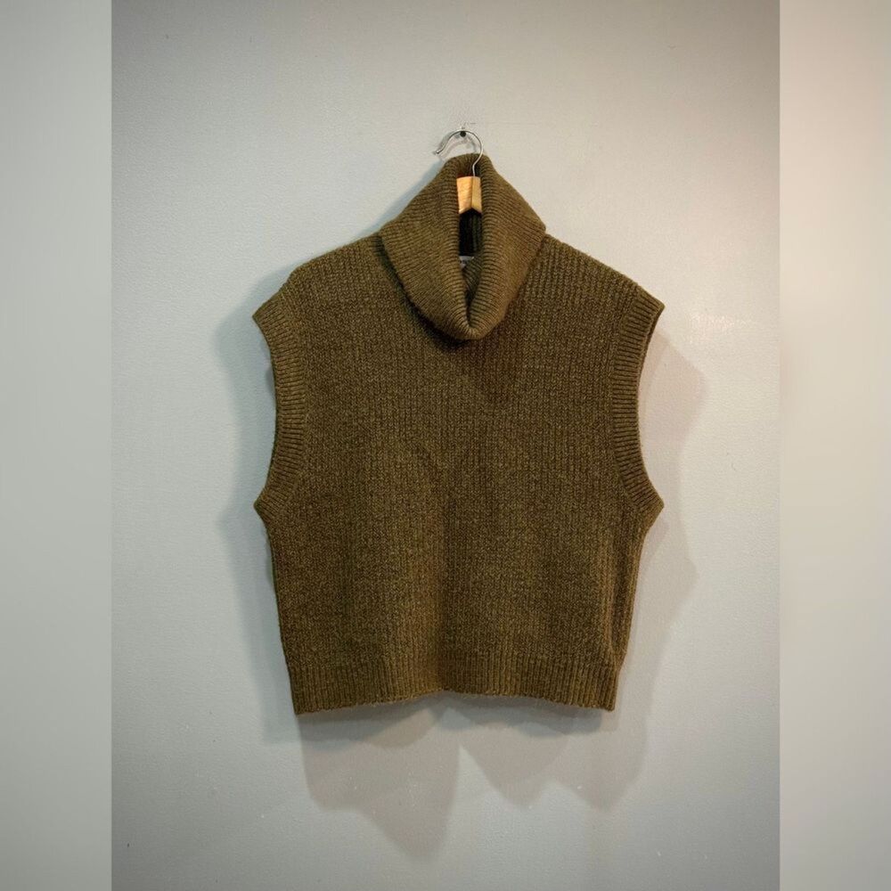 Green Vigoss Cowl Neck Sleeveless Sweater Size M EUC - Picture 3 of 6